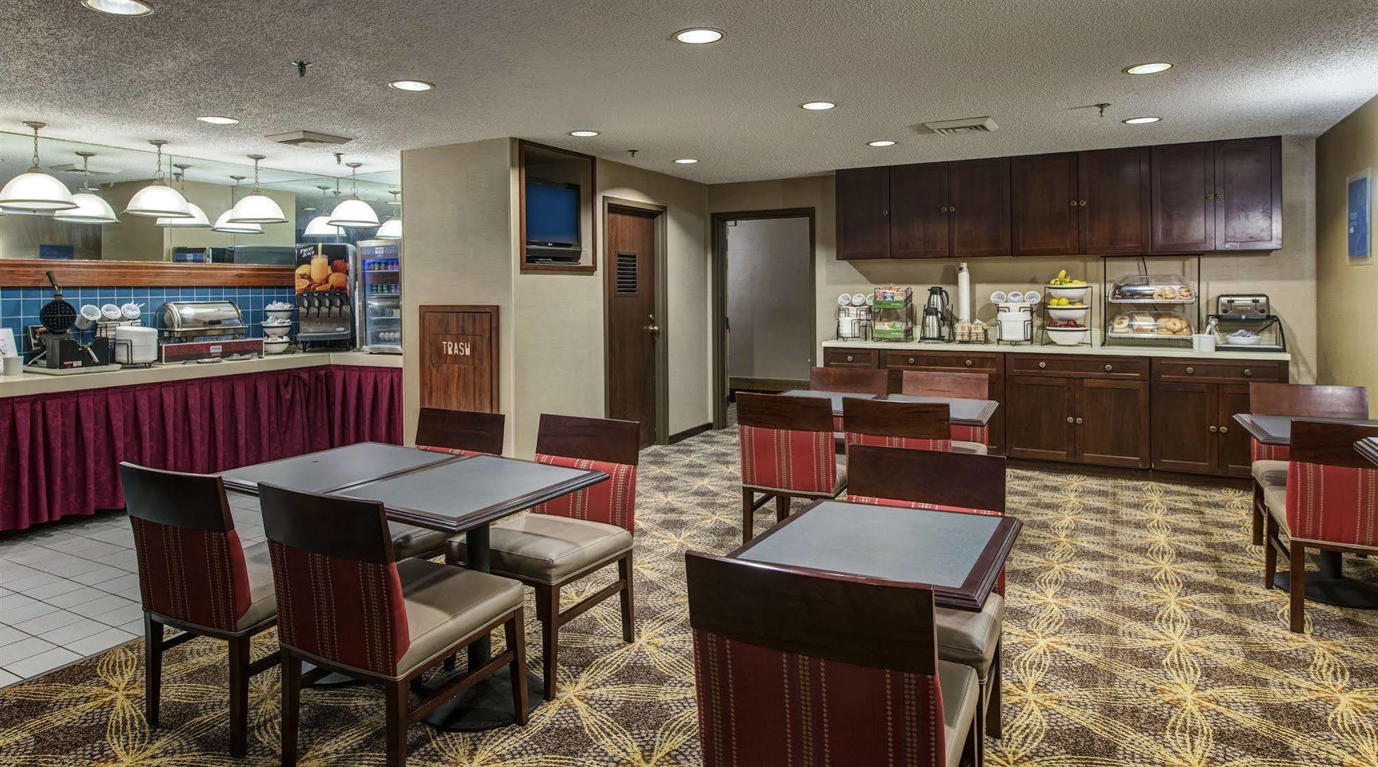 坎顿名人堂康福特茵酒店 外观 照片
